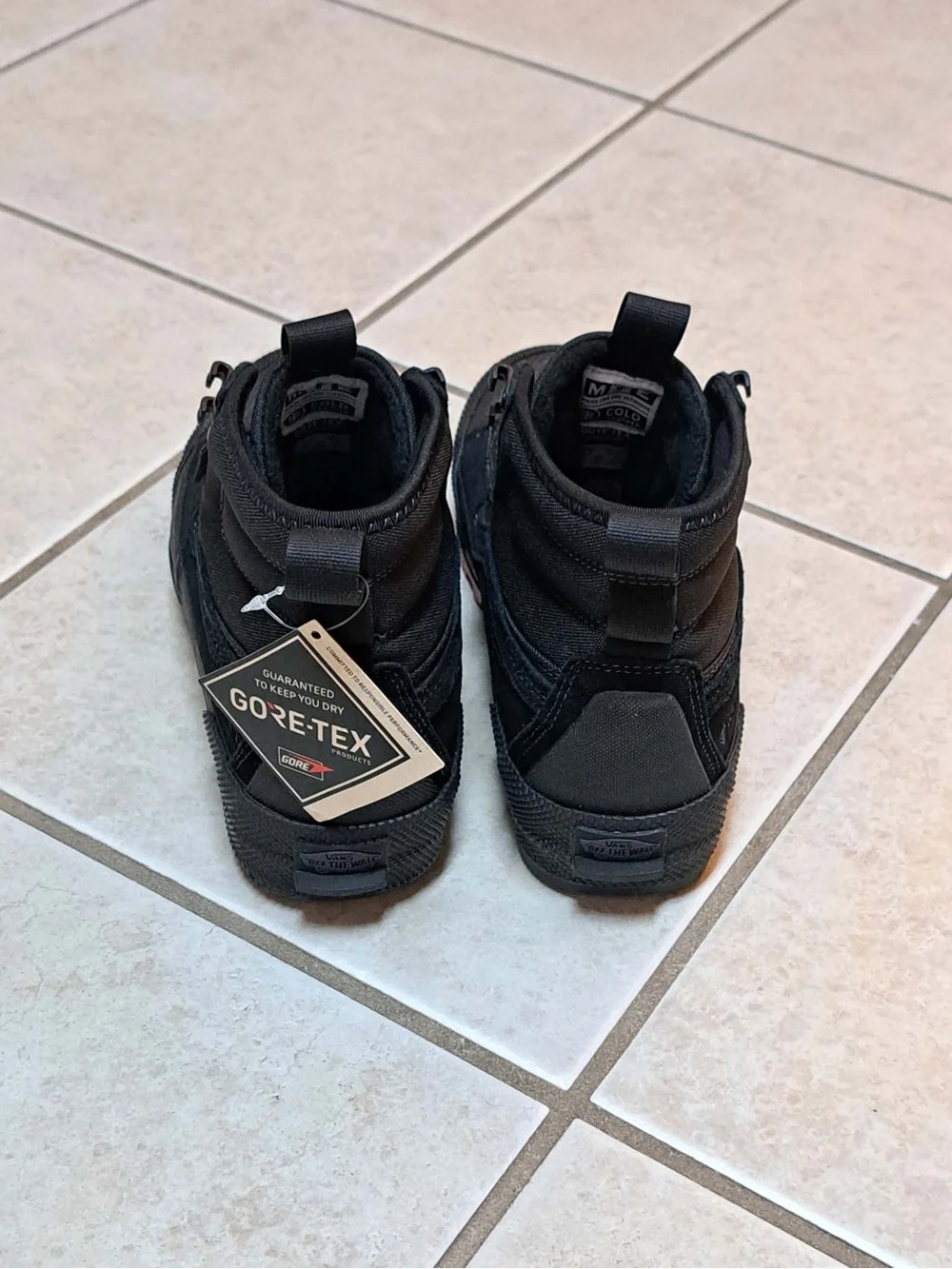 Vans Sk8-Hi GORE-TEX Insulated Shoe - Triple Black